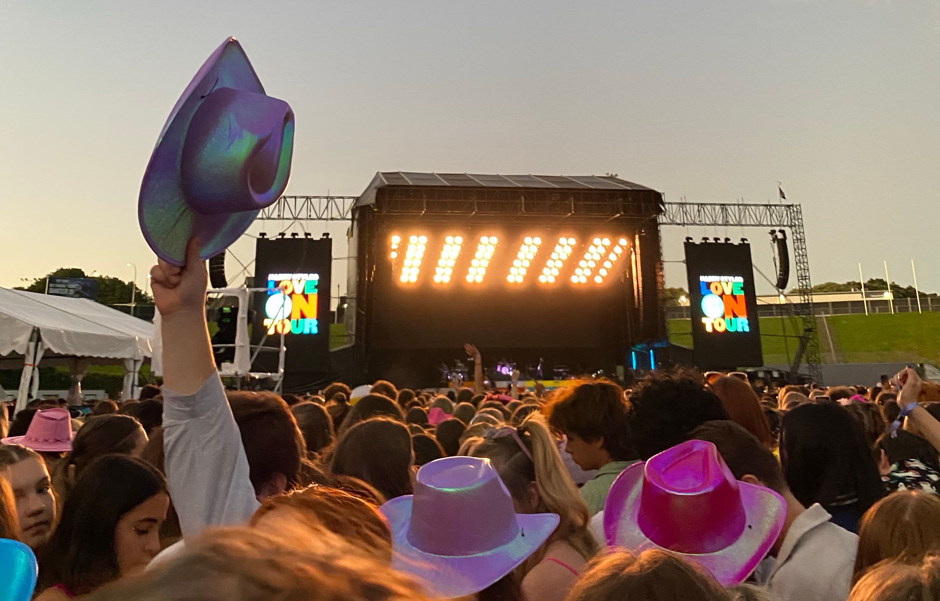 pink cowboy hat concert