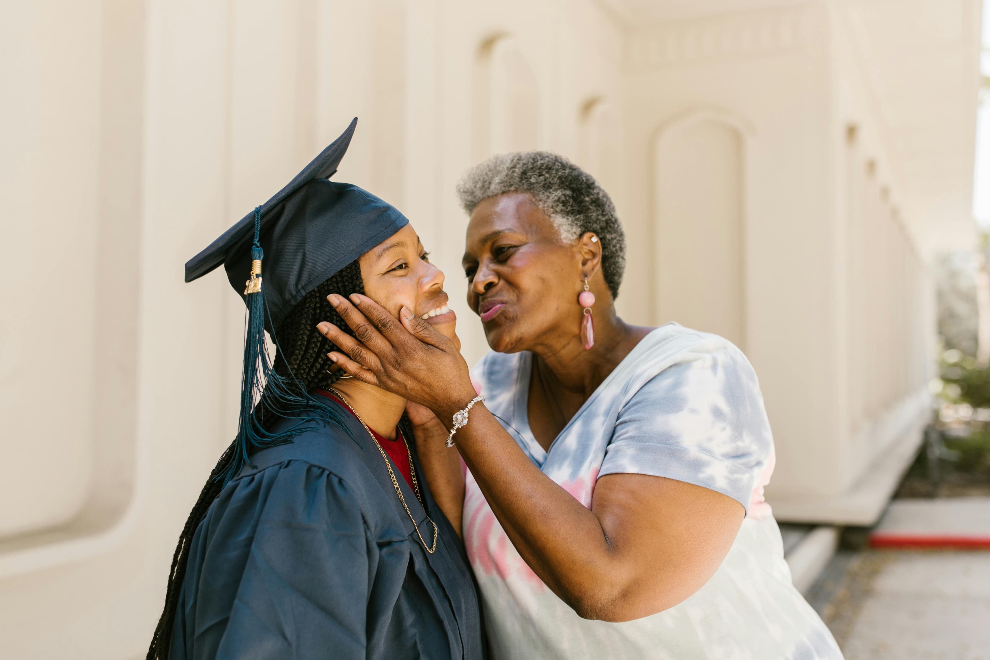 graduate with her mom