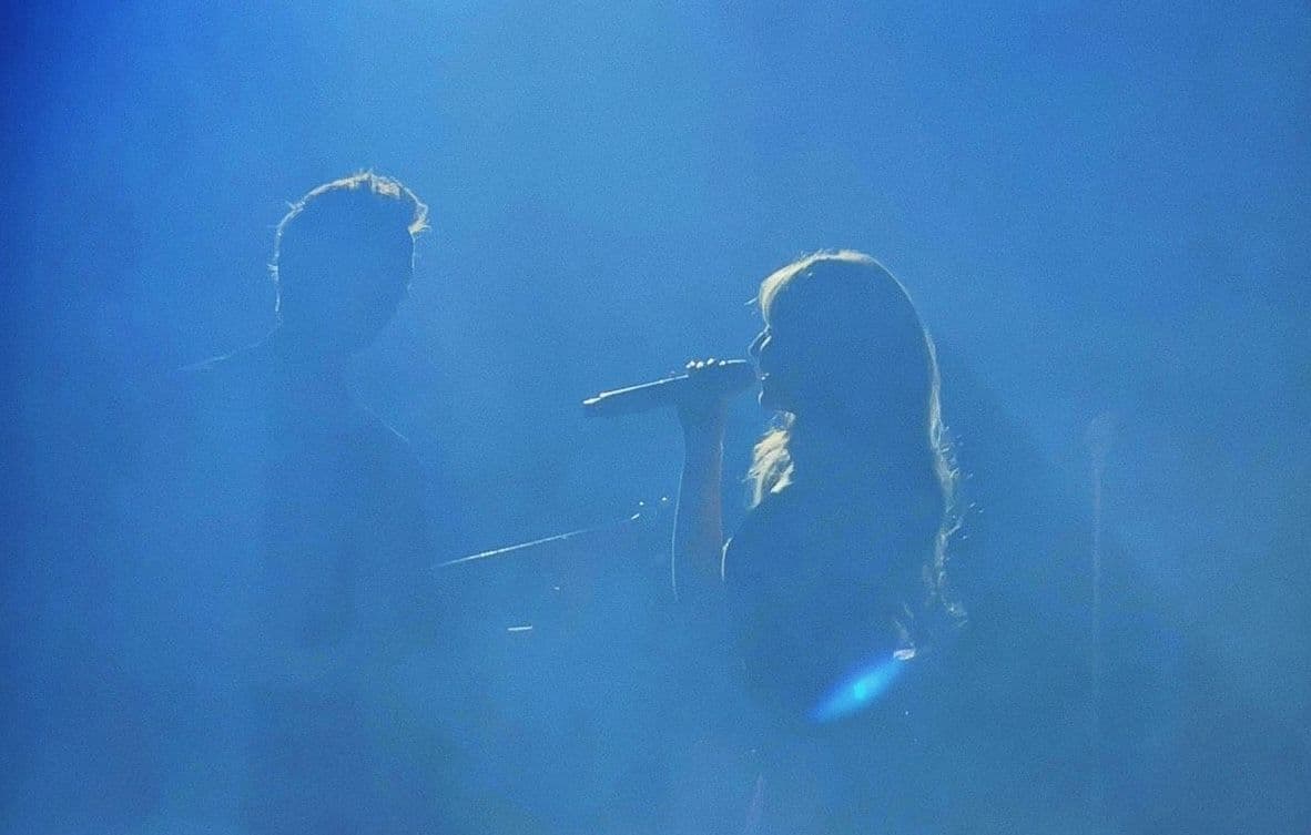 Sabrina Carpenter concert in a foggy blue background