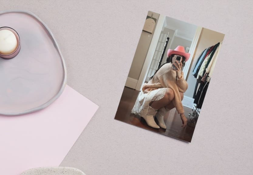 girl taking a selife