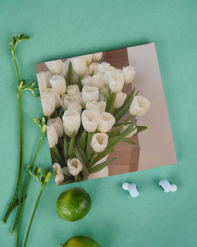 Square prints with white tulips